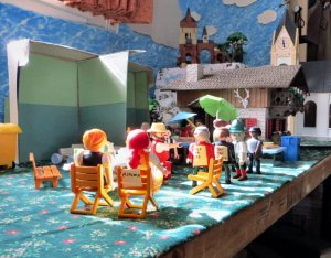 The office is having a picnic for the U.S. Bicentennial. Naturally, because conflict is what drives fiction, a fight breaks out at the picnic.